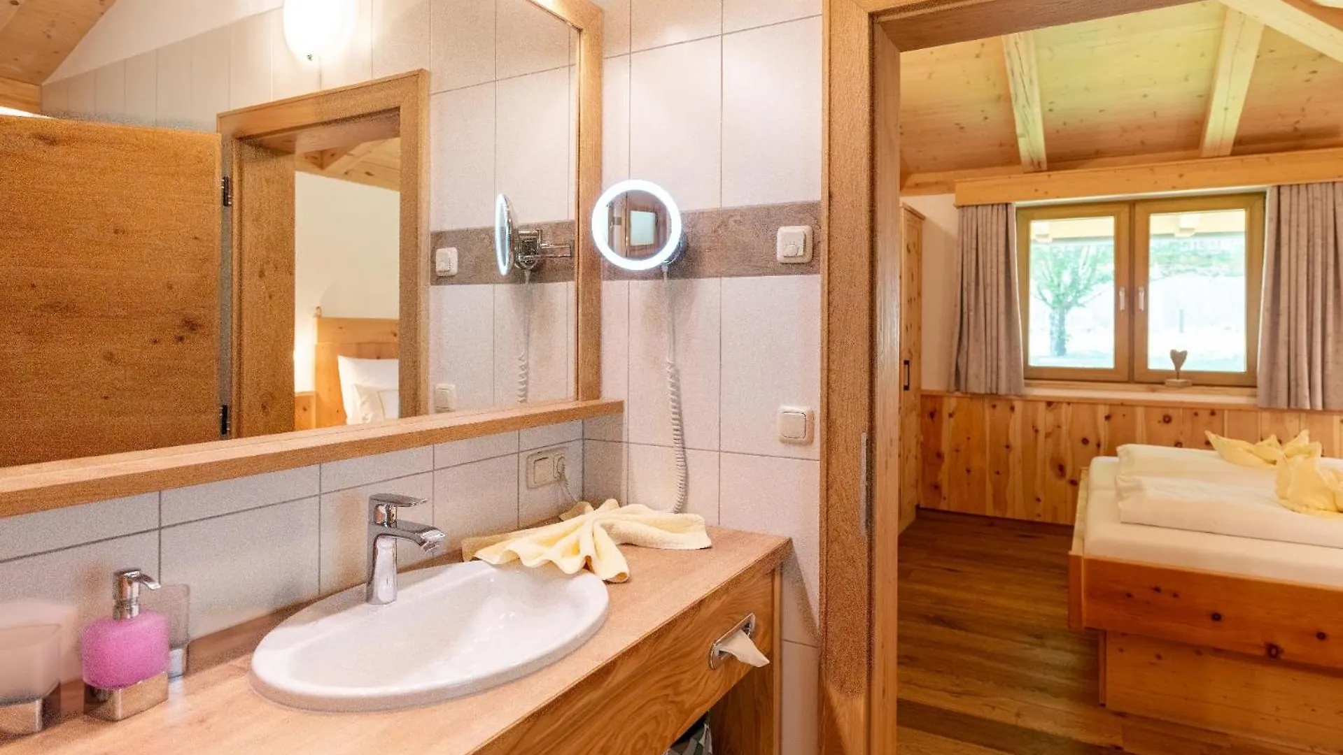 Wellness Chalet Mit Whirlpool Und Sauna Bei Salzburg Und Berchtesgaden Ainring 0*,  Germany